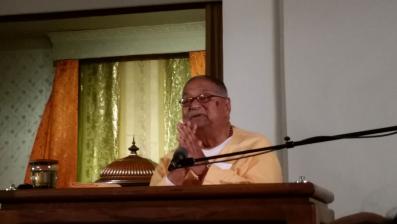 Swami Sridharananda lecturing